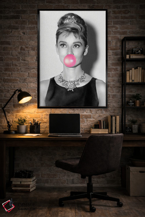 تابلو دکوراتیو هپبورن با آدامس بادکنکی اثر فیشرکرافت - D4B