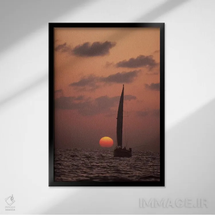 تابلو دکوراتیو قایق بادبانی سرگردان در غروب، سریلانکا اثر فلیپ نیکلین - نمای قابدار مشکی