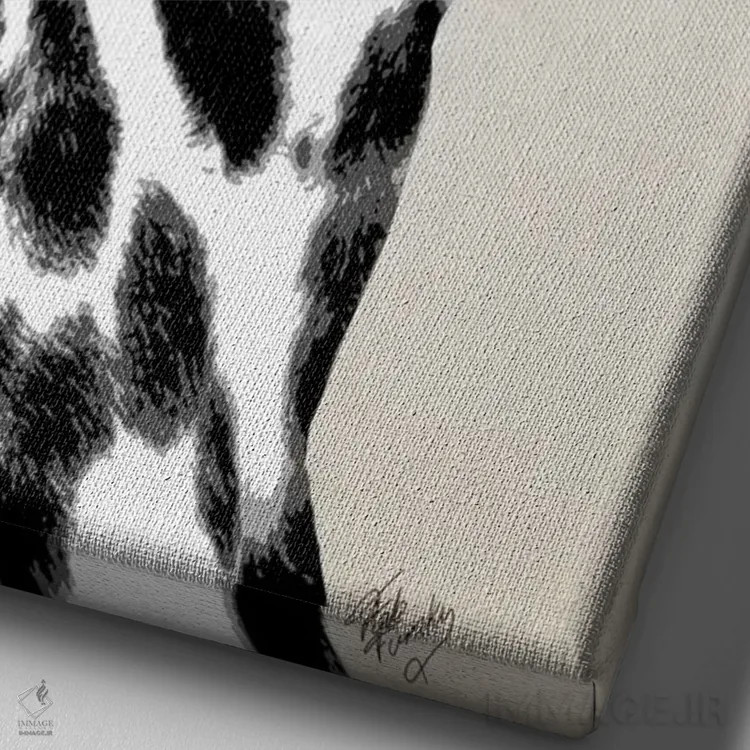 تابلو دکوراتیو سگ دالماتین با کلاه بره قرمز اثر فب فانکی - نمای نزدیک بافت بوم