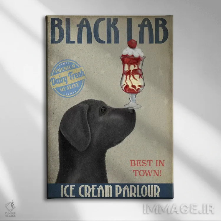 تابلو دکوراتیو لابرادور سیاه در بستنی فروشی اثر فب فانکی - نمای روبهرو روی دیوار