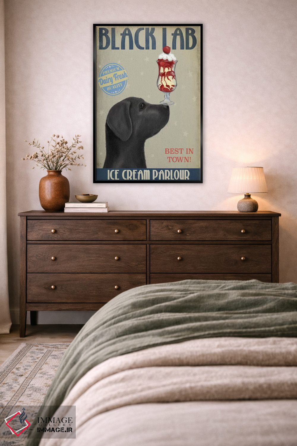 تابلو دکوراتیو لابرادور سیاه در بستنی فروشی اثر فب فانکی - D6B