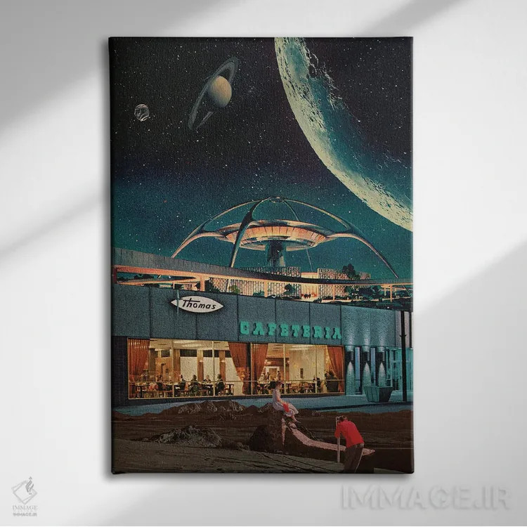 تابلو دکوراتیو "کارت پستالی از سال ۲۳۴۶" اثر فرانک موس - نمای روبهرو روی دیوار