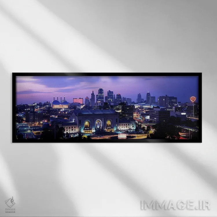 تابلو دکوراتیو ایستگاه اتحادیه در غروب با افق شهری در پس زمینه، کانزاس… اثر پانورامیک ایمجز - نمای قابدار مشکی
