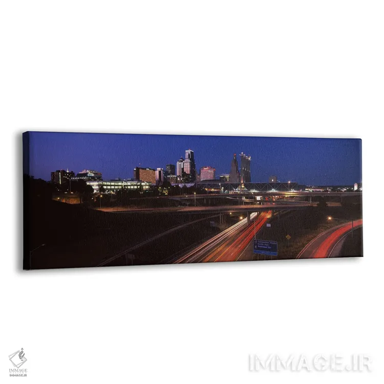 تابلو دکوراتیو تقاطع بزرگراه و افق شهری در غروب، کانزاس سیتی، میزوری… اثر پانورامیک ایمجز - نمای پرسپکتیو محصول