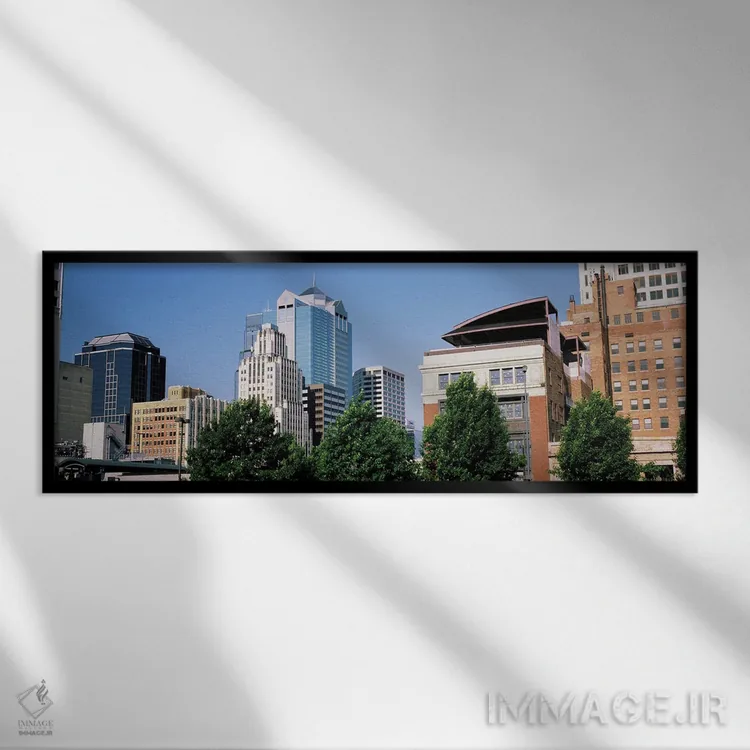 تابلو دکوراتیو نمای از زاویه پایین از افق شهری، کانزاس سیتی، میزوری، ا… اثر پانورامیک ایمجز - نمای قابدار مشکی