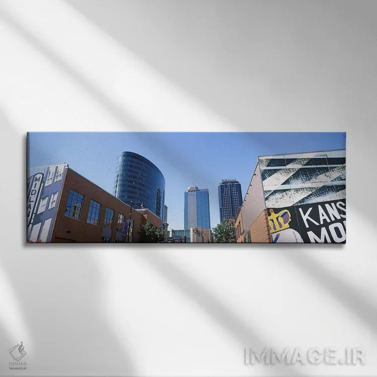 تابلو دکوراتیو هنر خیابانی در مرکز شهر کانزاس سیتی، میزوری، ایالات متح… اثر پانورامیک ایمجز - نمای روبهرو روی دیوار