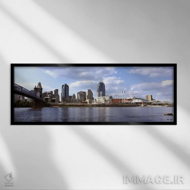 تابلو دکوراتیو شهر در کنار آب، رودخانه اوهایو، سینسیناتی، شهرستان همیل… اثر پانورامیک ایمجز - نمای قابدار مشکی
