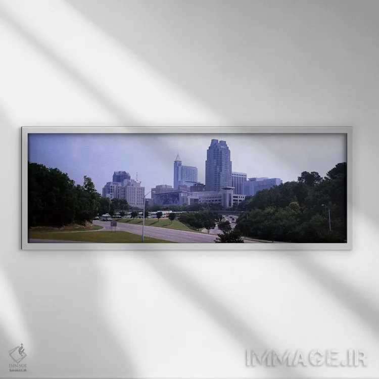 تابلو دکوراتیو صحنه خیابانی با ساختمان ها در یک شهر، رالی، شهرستان ویک… اثر پانورامیک ایمجز - نمای قابدار سفید