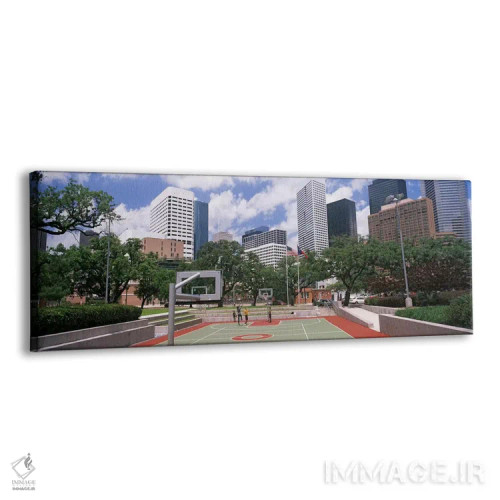 تابلو دکوراتیو زمین بسکتبال با آسمان خراش ها در پس زمینه، هیوستون، تگز… اثر پانورامیک ایمجز - نمای پرسپکتیو محصول