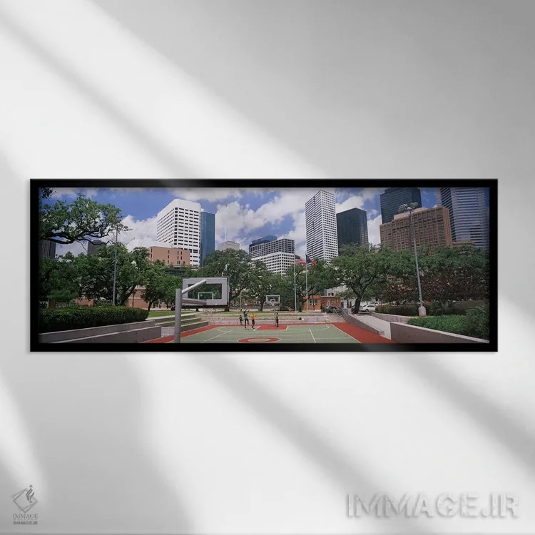 تابلو دکوراتیو زمین بسکتبال با آسمان خراش ها در پس زمینه، هیوستون، تگز… اثر پانورامیک ایمجز - نمای قابدار مشکی