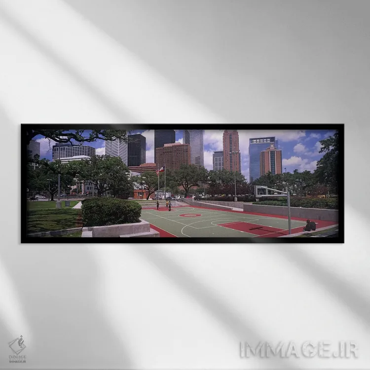 تابلو دکوراتیو زمین بسکتبال با آسمان خراش ها در پس زمینه، هیوستون، تگز… اثر پانورامیک ایمجز - نمای قابدار مشکی