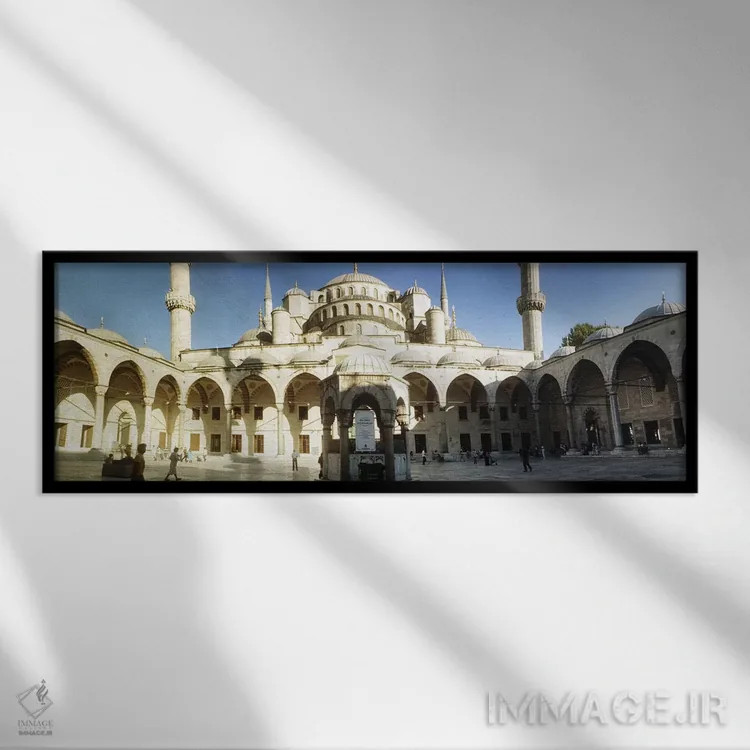 تابلو دکوراتیو Turkey" - "حیاط مسجد آبی در استانبول، ترکیه" اثر پانورامیک ایمجز - نمای قابدار مشکی