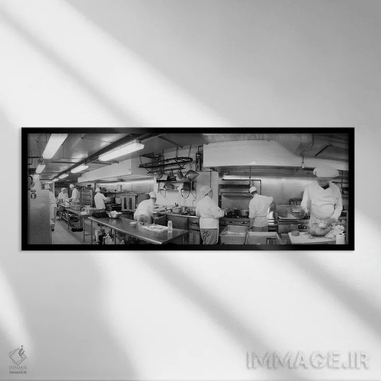 تابلو دکوراتیو Chefs In Kitchen" - "سیاه وسفید، آشپزها در آشپزخانه" اثر پانورامیک ایمجز - نمای قابدار مشکی