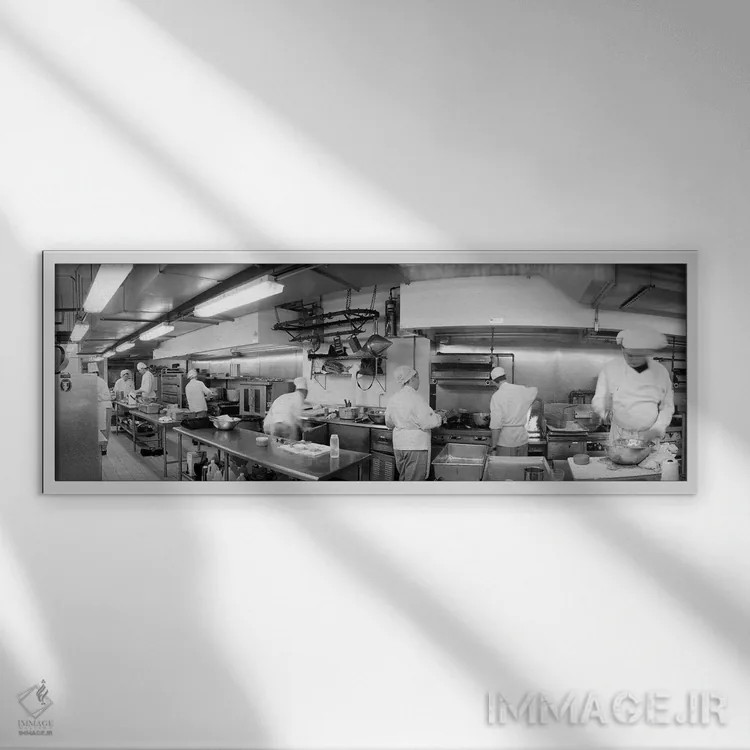 تابلو دکوراتیو Chefs In Kitchen" - "سیاه وسفید، آشپزها در آشپزخانه" اثر پانورامیک ایمجز - نمای قابدار سفید