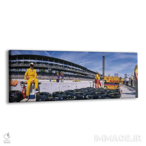 تابلو دکوراتیو رانندگان خودروهای موتوری در حال آماده شدن برای مسابقه… اثر پانورامیک ایمجز - نمای پرسپکتیو محصول