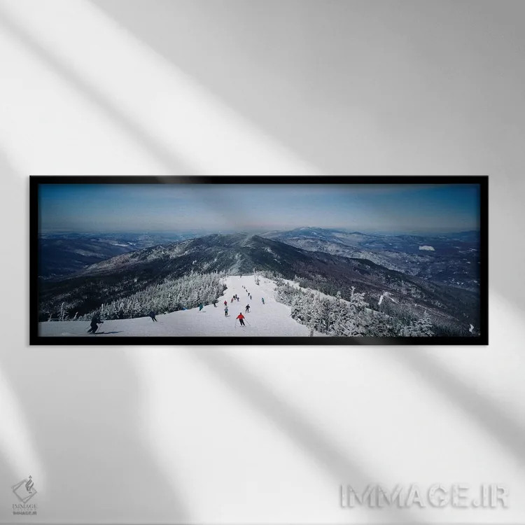 تابلو دکوراتیو نمای هوایی از گروهی از مردم که در حال اسکی در سراشیبی ه… اثر پانورامیک ایمجز - نمای قابدار مشکی