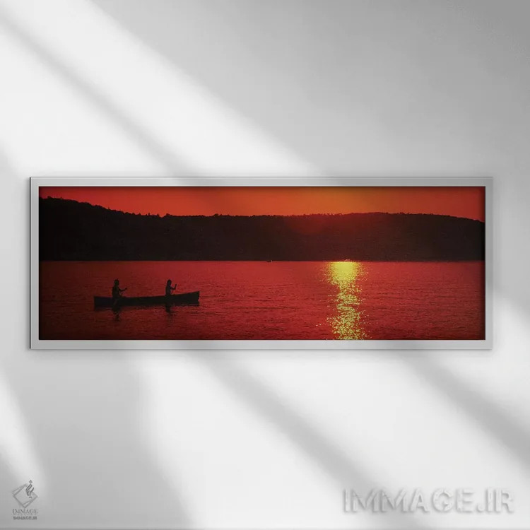 تابلو دکوراتیو گردشگران در حال قایق سواری در دریاچه در غروب خورشید، در… اثر پانورامیک ایمجز - نمای قابدار سفید