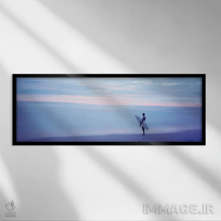 تابلو دکوراتیو مردی با تخته موج سواری در ساحل، کاستاریکا اثر پانورامیک ایمجز - نمای قابدار مشکی