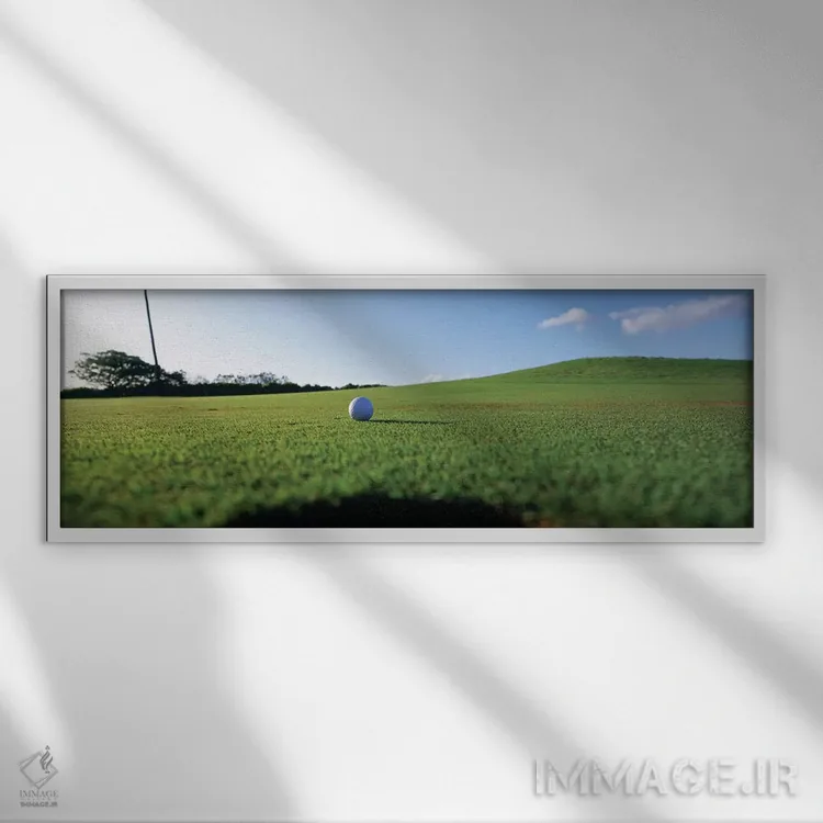 تابلو دکوراتیو توپ گلف در حال ورود به سوراخ، کاناپالی، هاوایی، ایالات… اثر پانورامیک ایمجز - نمای قابدار سفید