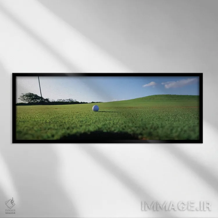 تابلو دکوراتیو توپ گلف در حال ورود به سوراخ، کاناپالی، هاوایی، ایالات… اثر پانورامیک ایمجز - نمای قابدار مشکی