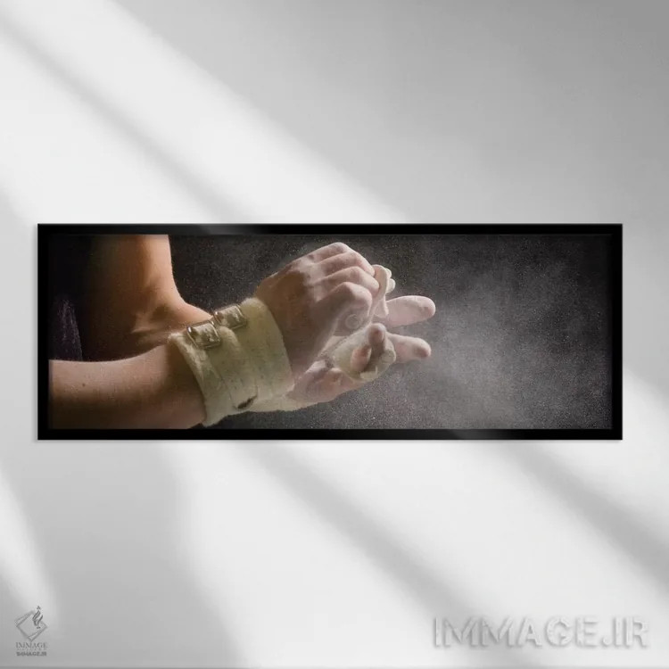تابلو دکوراتیو ژیمناست مرد در حال گذاشتن گچ روی دست های خود ۵، جزیره ب… اثر پانورامیک ایمجز - نمای قابدار مشکی