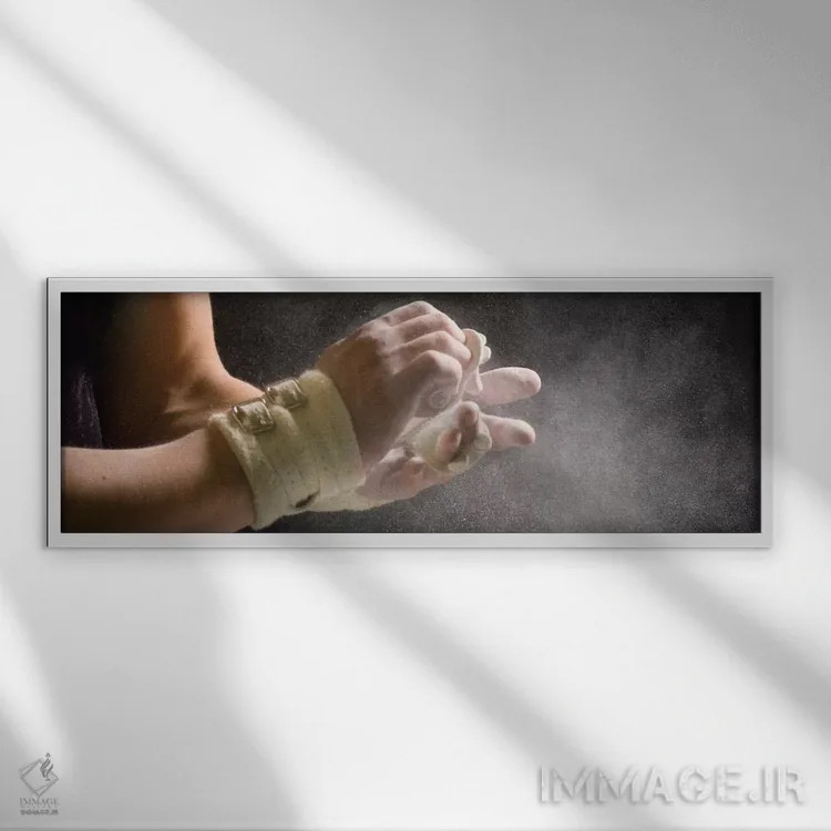 تابلو دکوراتیو ژیمناست مرد در حال گذاشتن گچ روی دست های خود ۵، جزیره ب… اثر پانورامیک ایمجز - نمای قابدار سفید