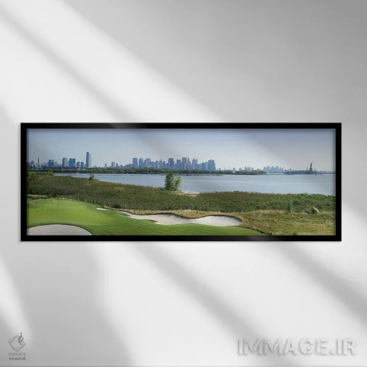 تابلو دکوراتیو باشگاه گلف ملی آزادی با مان هتن پایین و مجسمه آزادی در… اثر پانورامیک ایمجز - نمای قابدار مشکی