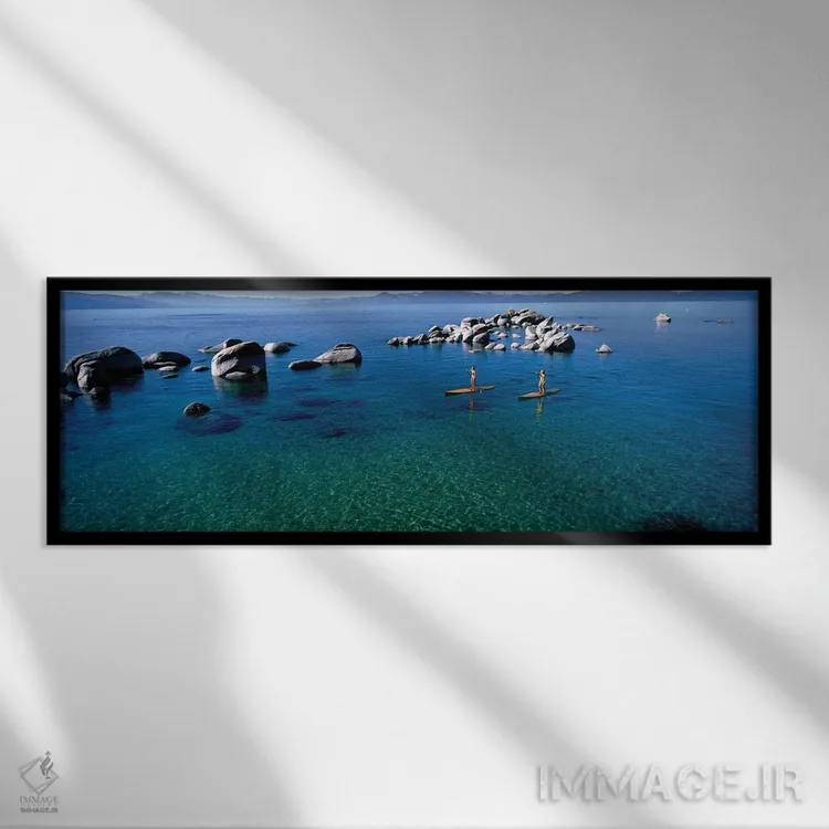 تابلو دکوراتیو دو زن در حال پدل برداری در دریاچه ۲، دریاچه تاهو، کالیف… اثر پانورامیک ایمجز - نمای قابدار مشکی