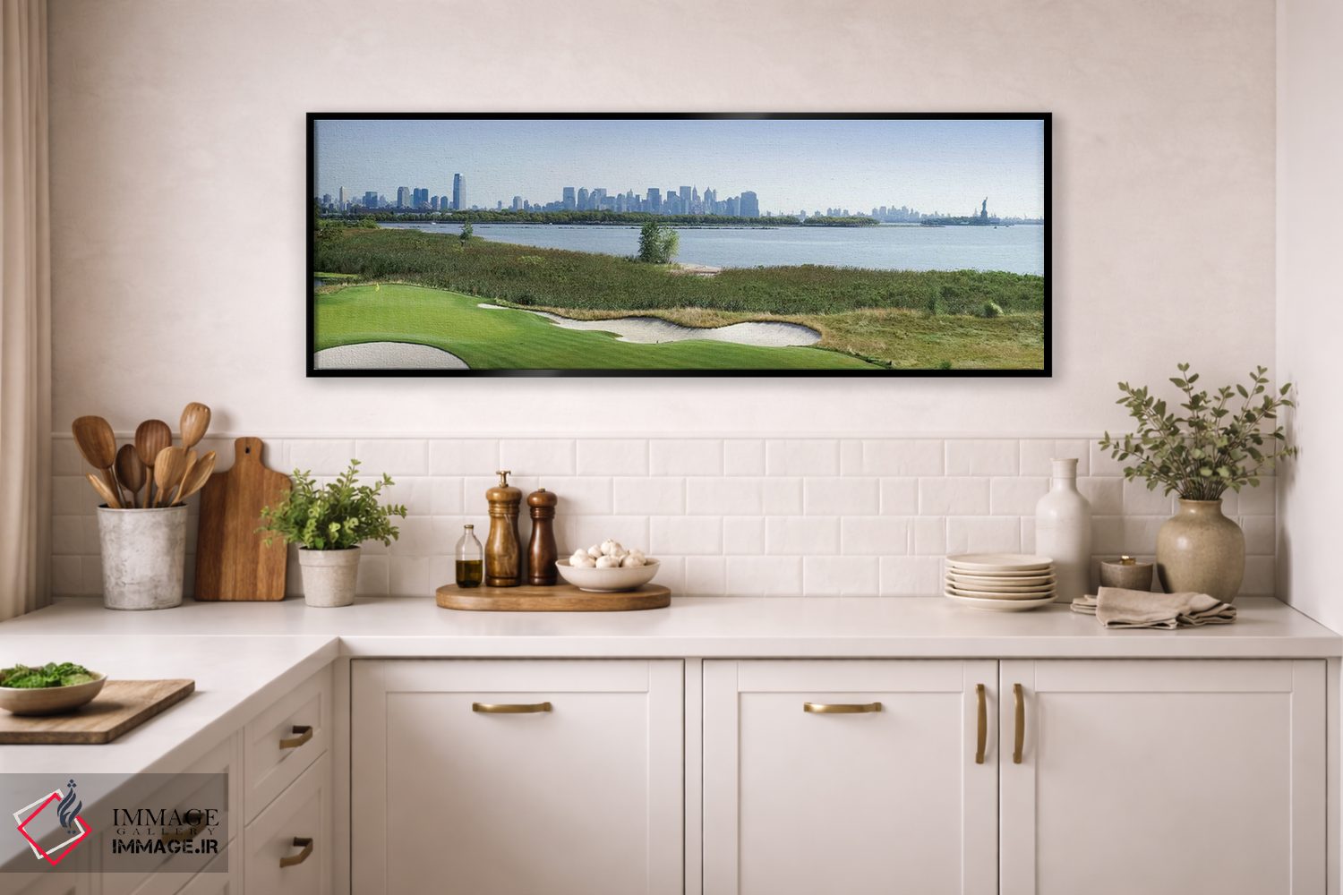 تابلو دکوراتیو باشگاه گلف ملی آزادی با مان هتن پایین و مجسمه آزادی در… اثر پانورامیک ایمجز - D2B