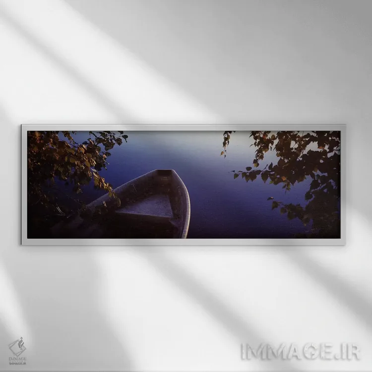 تابلو دکوراتیو قایق بر روی ساحل ۱، رودخانه ووکسی، ایماترا، فنلاند اثر پانورامیک ایمجز - نمای قابدار سفید