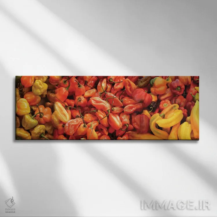 تابلو دکوراتیو "نمای نزدیک فلفل های مختلف برای فروش در بازار II" اثر پانورامیک ایمجز - نمای روبهرو روی دیوار