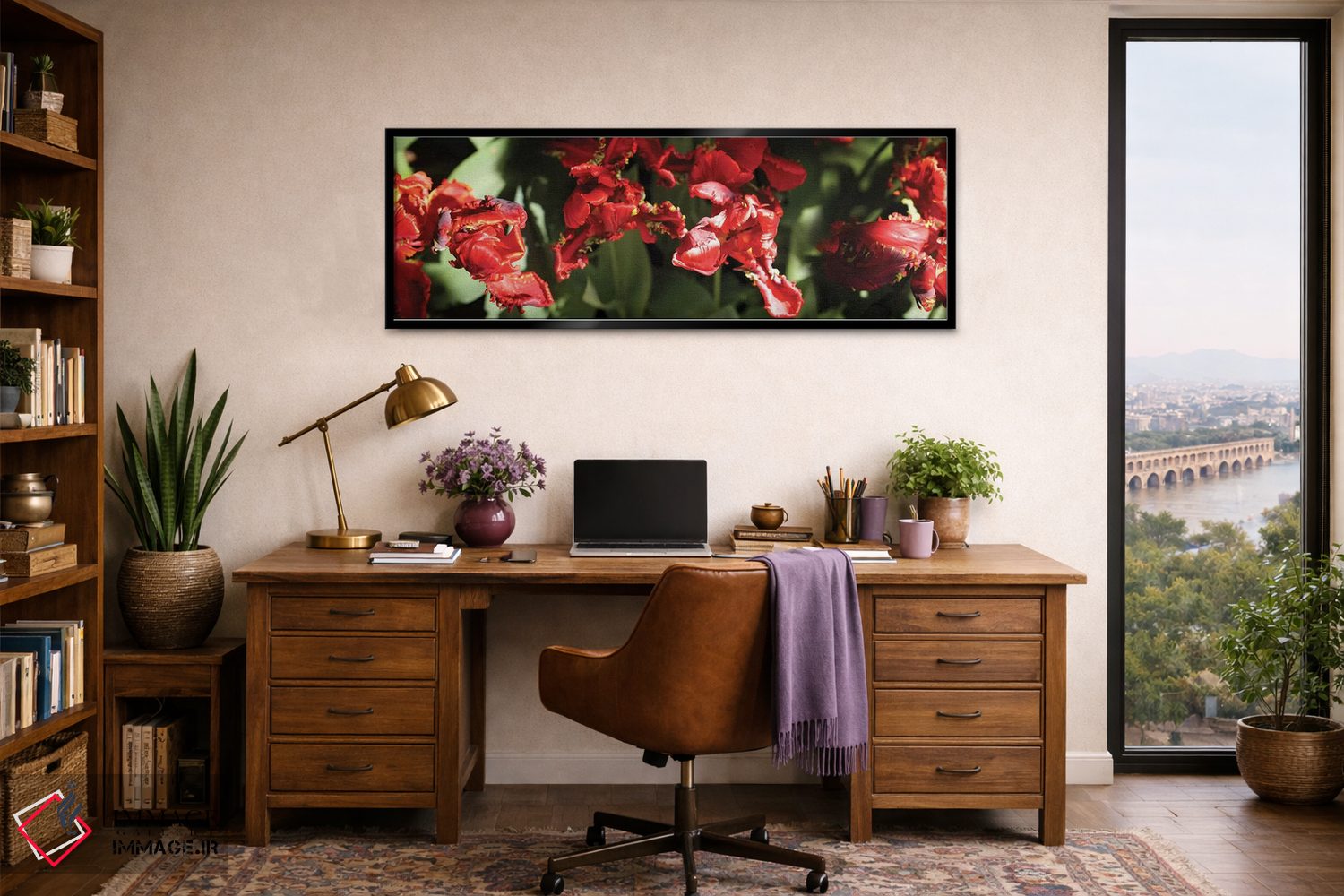 تابلو دکوراتیو گل های قرمز در حال شکوفه دادن روی گیاه نزدیک اثر پانورامیک ایمجز - D3B