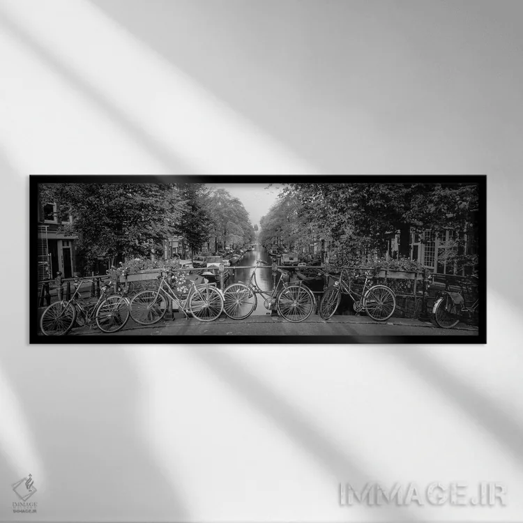 تابلو دکوراتیو "دوچرخه ها روی پل بر روی کانال، آمستردام، هلند" اثر پانورامیک ایمجز - نمای قابدار مشکی