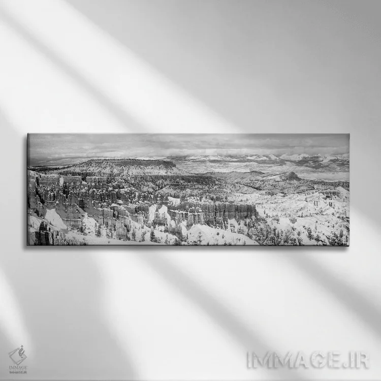 تابلو دکوراتیو "سنگ های فرسایش یافته در یک دره، دره برایس، پارک ملی در… اثر پانورامیک ایمجز - نمای روبهرو روی دیوار