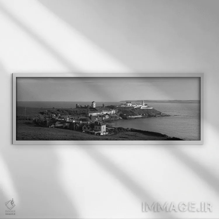 تابلو دکوراتیو "فانوس دریایی روی ساحل، فانوس دریایی روچ، شهرستان کرک… اثر پانورامیک ایمجز - نمای قابدار سفید