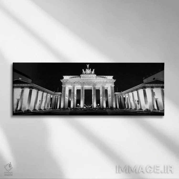 تابلو دکوراتیو "نمای زاویه پایین از دروازه ای که شب ها روشن است، درواز… اثر پانورامیک ایمجز - نمای روبهرو روی دیوار