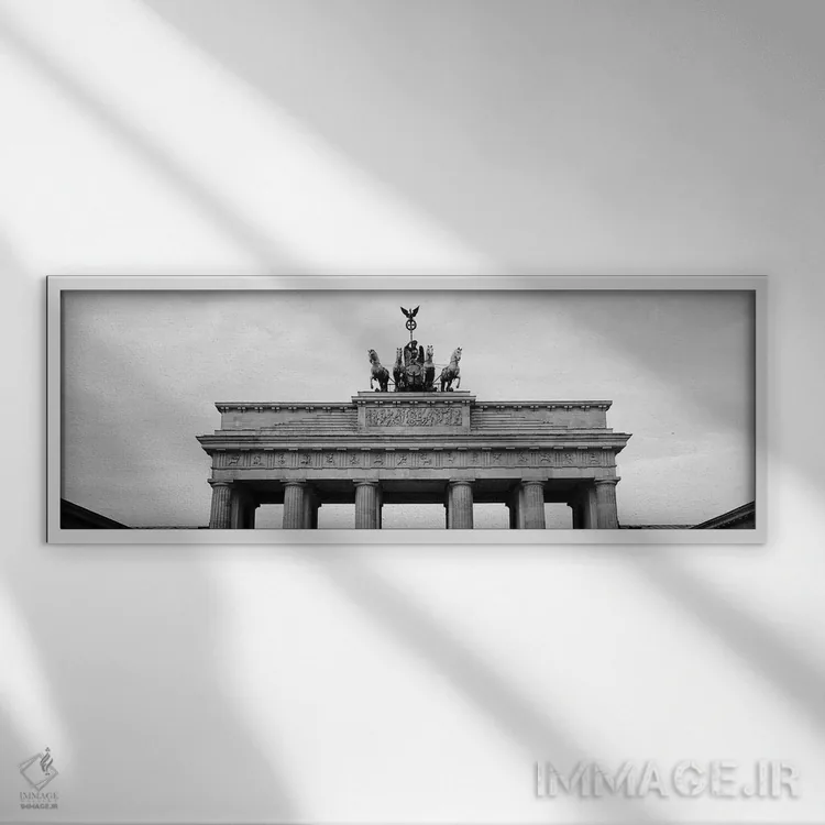 تابلو دکوراتیو "نمای زاویه پایین از دروازه براندنبورگ، پارایزر پلاتز… اثر پانورامیک ایمجز - نمای قابدار سفید