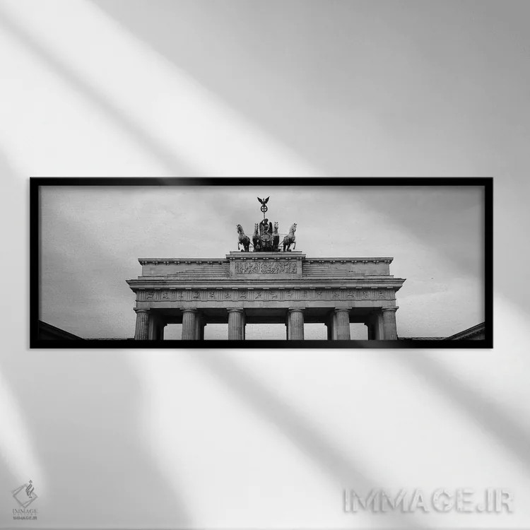 تابلو دکوراتیو "نمای زاویه پایین از دروازه براندنبورگ، پارایزر پلاتز… اثر پانورامیک ایمجز - نمای قابدار مشکی