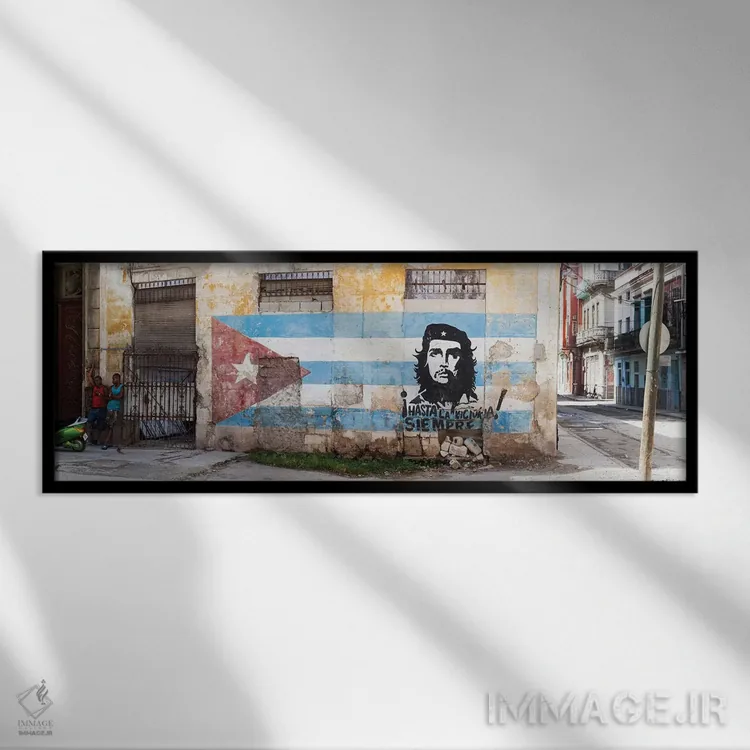 تابلو دکوراتیو Havana, Cuba" - "مقصد دیواری چگوارا روی پرچم کوبا، هاوا… اثر پانورامیک ایمجز - نمای قابدار مشکی