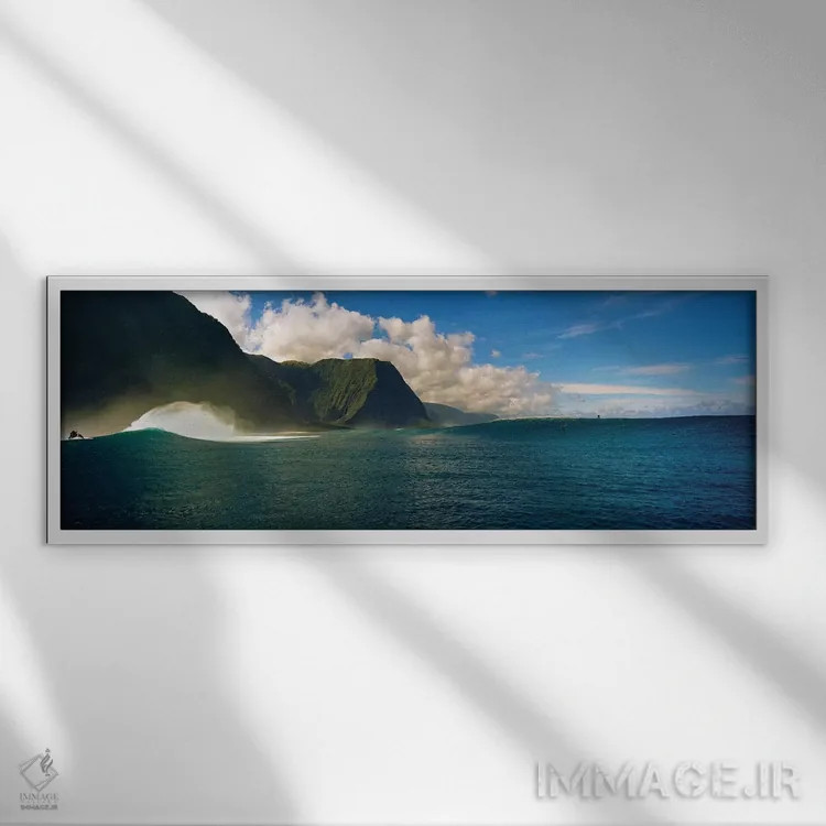 تابلو دکوراتیو امواج متحرک با کوه ها در پس زمینه، مولوکای، هاوایی اثر پانورامیک ایمجز - نمای قابدار سفید