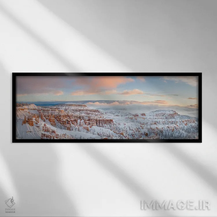 تابلو دکوراتیو پارک ملی کنیون برایس با اشکال سنگی پوشیده از برف در زمس… اثر پانورامیک ایمجز - نمای قابدار مشکی