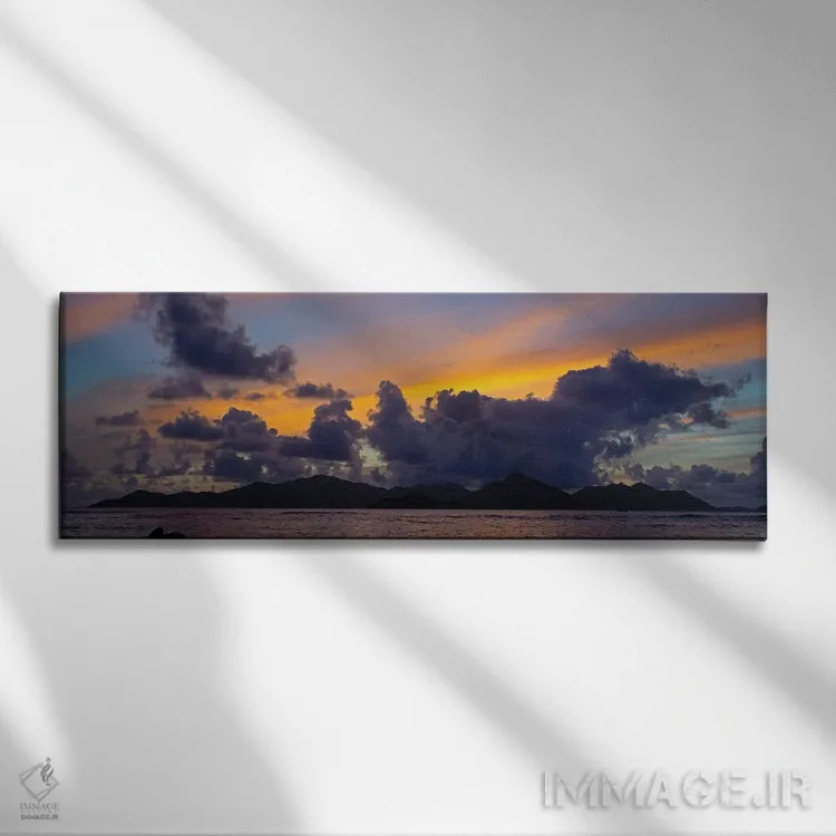 تابلو دکوراتیو La Digue, Seychelles" - "قایق ماهیگیری سیاه شده در دریا… اثر پانورامیک ایمجز - نمای روبهرو روی دیوار