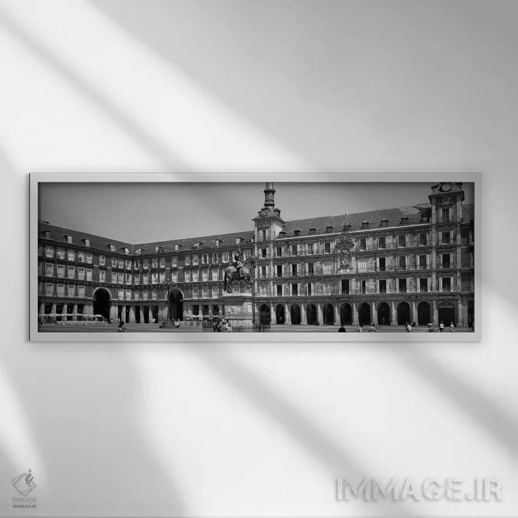 تابلو دکوراتیو گردشگران در میدان، پلازا مایور، مادرید، اسپانیا اثر پانورامیک ایمجز - نمای قابدار سفید