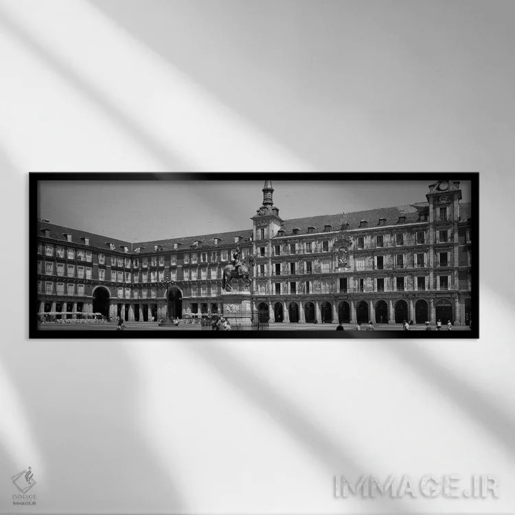 تابلو دکوراتیو گردشگران در میدان، پلازا مایور، مادرید، اسپانیا اثر پانورامیک ایمجز - نمای قابدار مشکی