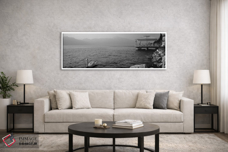 تابلو دکوراتیو گردشگر روی ایوان، دریاچه گاردای ایتالیا، تورری دل بناکو اثر پانورامیک ایمجز - D5W