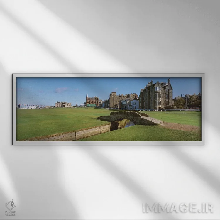 تابلو دکوراتیو پل پیاده رو در زمین گلف، باشگاه گلف سلطنتی و قدیمی سنت… اثر پانورامیک ایمجز - نمای قابدار سفید