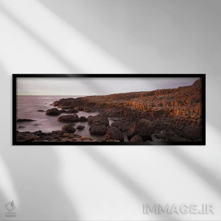 تابلو دکوراتیو Antrim Coast, Northern Ireland.,ستون های بازالتی جاده غ… اثر پانورامیک ایمجز - نمای قابدار مشکی