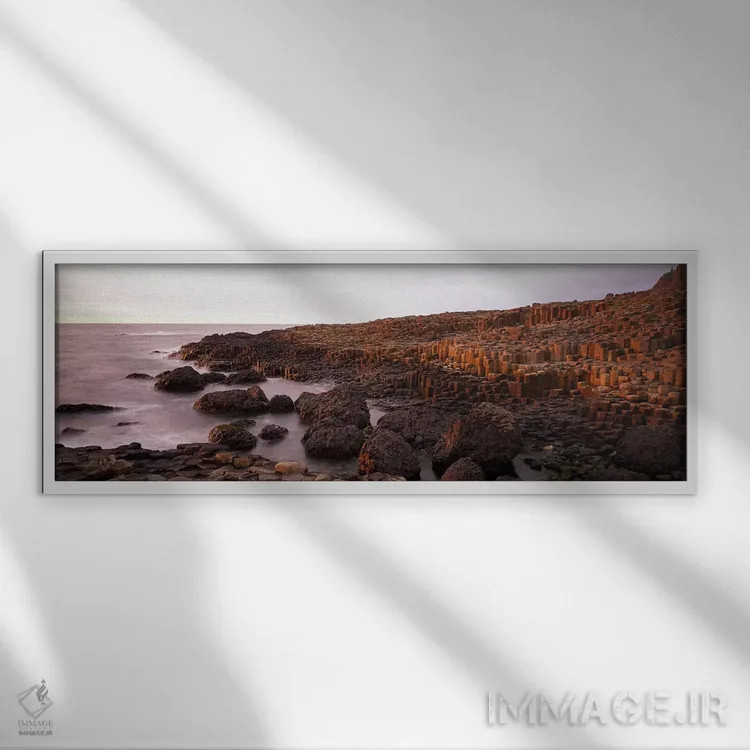تابلو دکوراتیو Antrim Coast, Northern Ireland.,ستون های بازالتی جاده غ… اثر پانورامیک ایمجز - نمای قابدار سفید