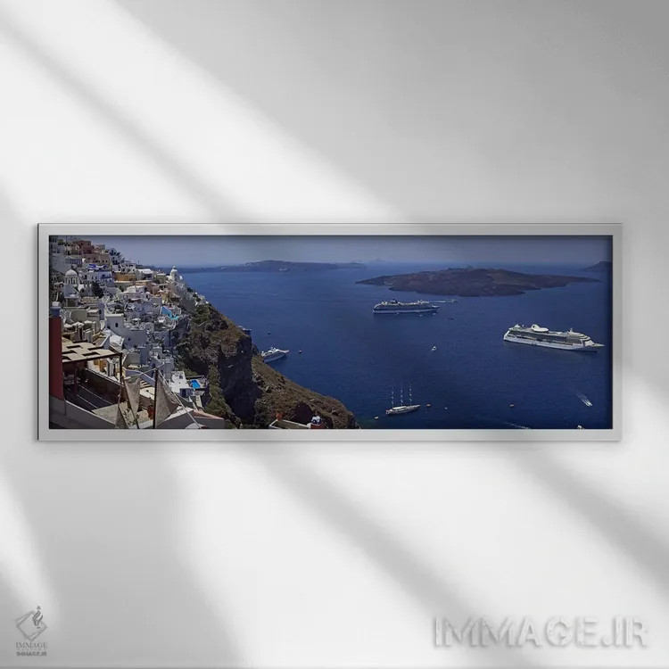 تابلو دکوراتیو Cyclades, Greece,نمای نئا کامنی و قایق های تفریحی در در… اثر پانورامیک ایمجز - نمای قابدار سفید