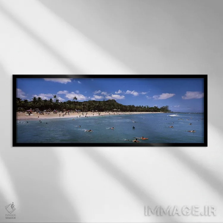 تابلو دکوراتیو Waikiki Beach, Honolulu, Oahu, Hawaii, USA,گردشگران در… اثر پانورامیک ایمجز - نمای قابدار مشکی